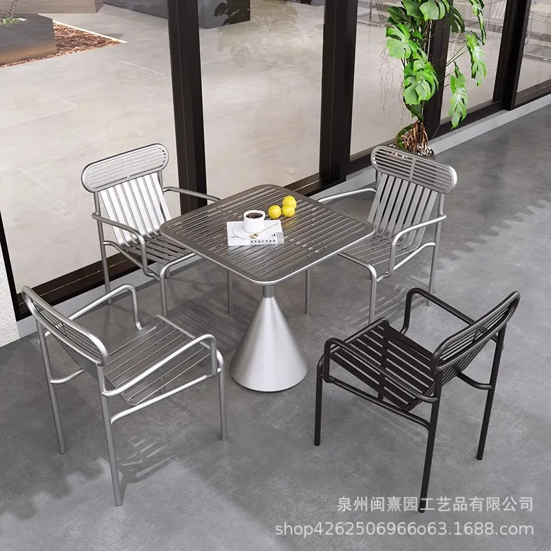 طاولة قهوة وكراسي خارجية عصرية - مراجعة Coffee Tea Lounge وسعره