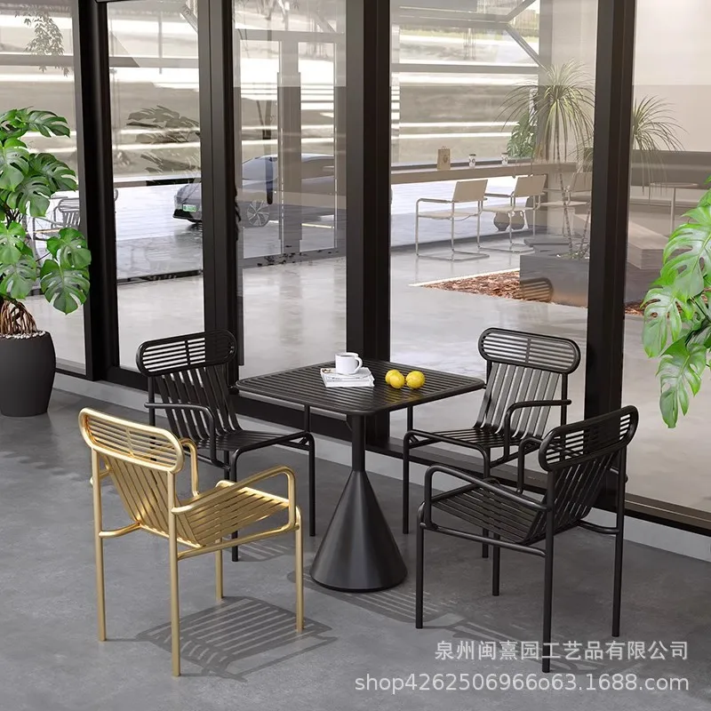 طاولة قهوة وكراسي خارجية عصرية - مراجعة Coffee Tea Lounge وسعره