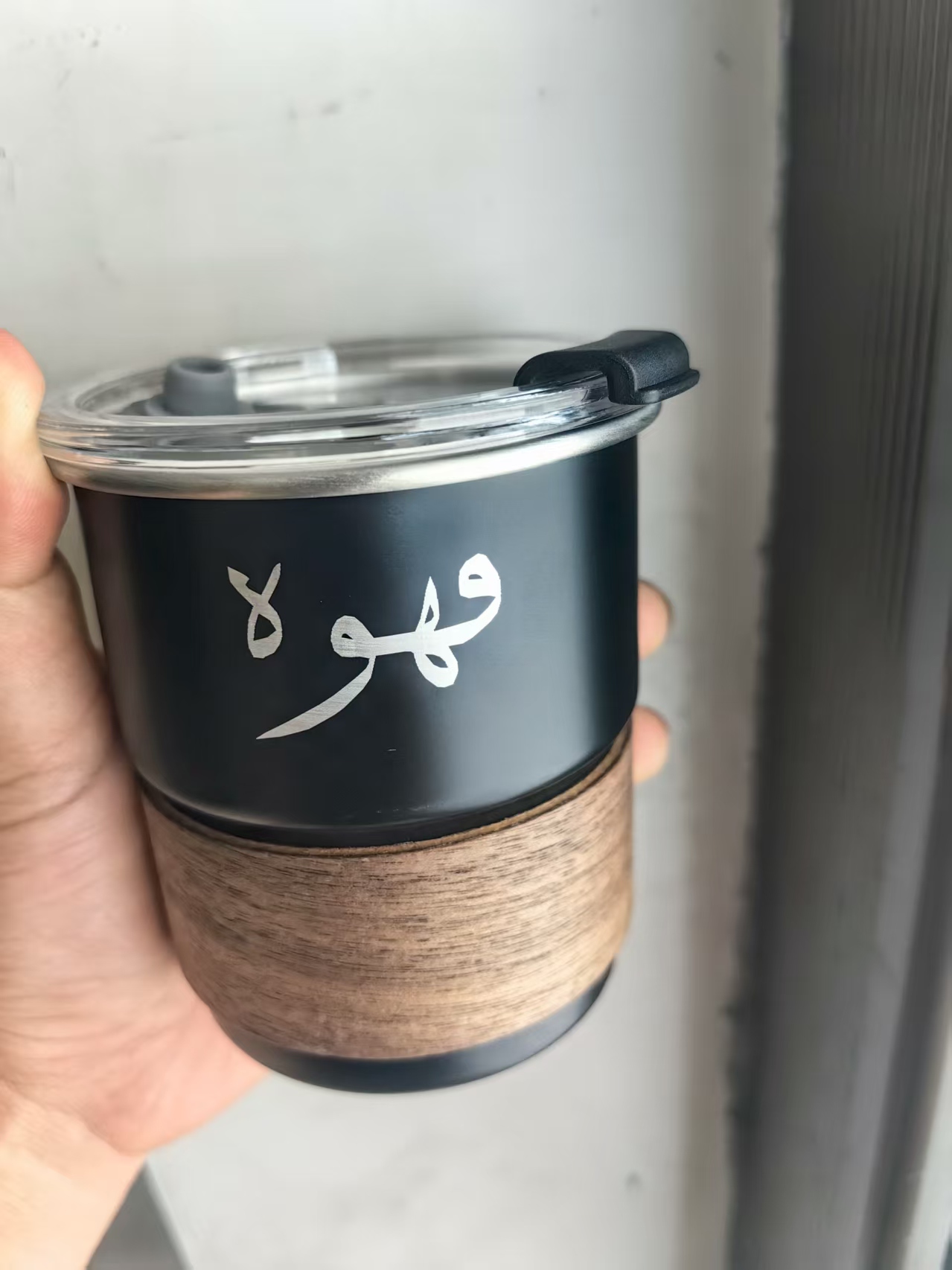 كوب قهوة جديد مع شعار. قم بتخص - مراجعة Coffee Tea Name وسعره